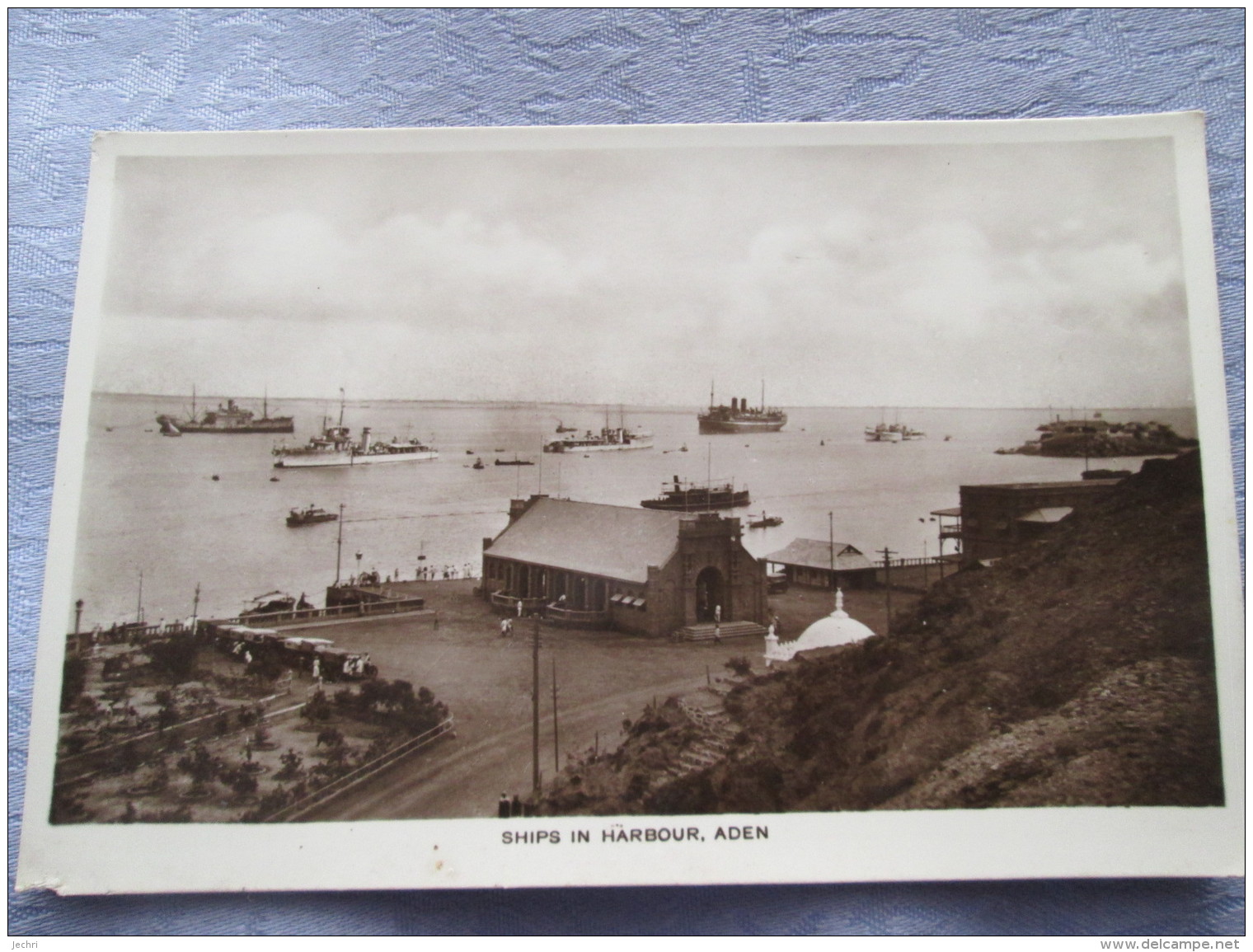 SHIPS IN HARBOUR . ADEN - Yémen