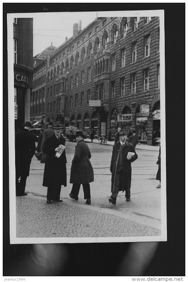 ALLEMAGNE DE 1939 CHIMISTE FRANCAIS EN VISITE   PHOTO CARTE     ORIGINALE  ANNEES 39 / 40 - Autres & Non Classés