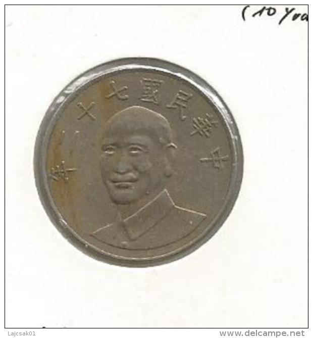D3 Taiwan 10 Yuan 72 (1983) - Taiwan