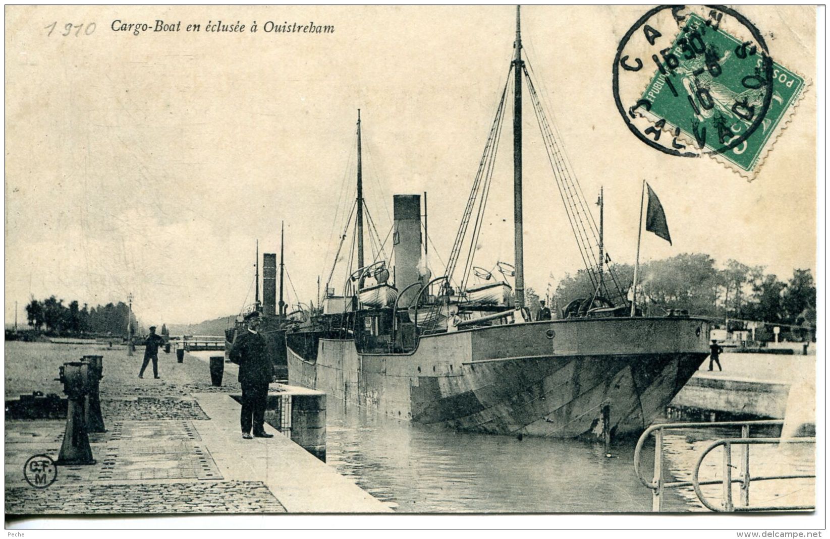 N°59 L -cpa Cargo Boat En écluse à Ouistreham - Commerce