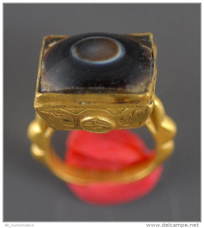 Persian (Islamic) Gold Ring With Protective Eye Gemstone - Archéologie