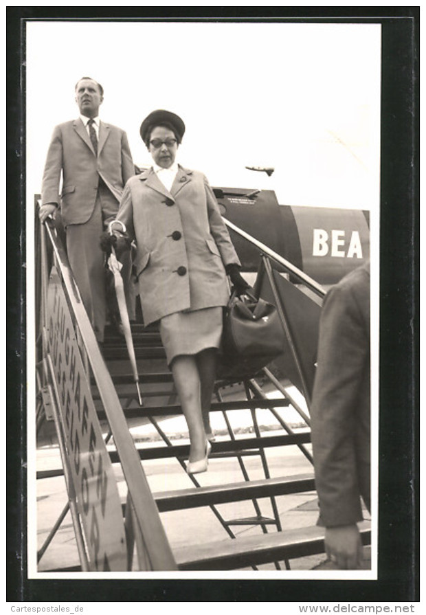 Foto-AK Flughafen Düsseldorf, Fluggäste Verlassen Maschine Der BEA - 1946-....: Era Moderna