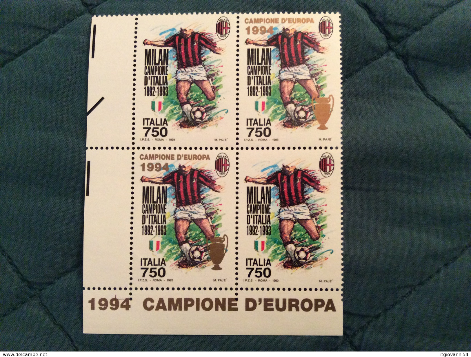 Quartina D'angolo Con 2 Francobolli Soprastampati In Oro Milan Campione Europa 1994 - Europei Di Calcio (UEFA)