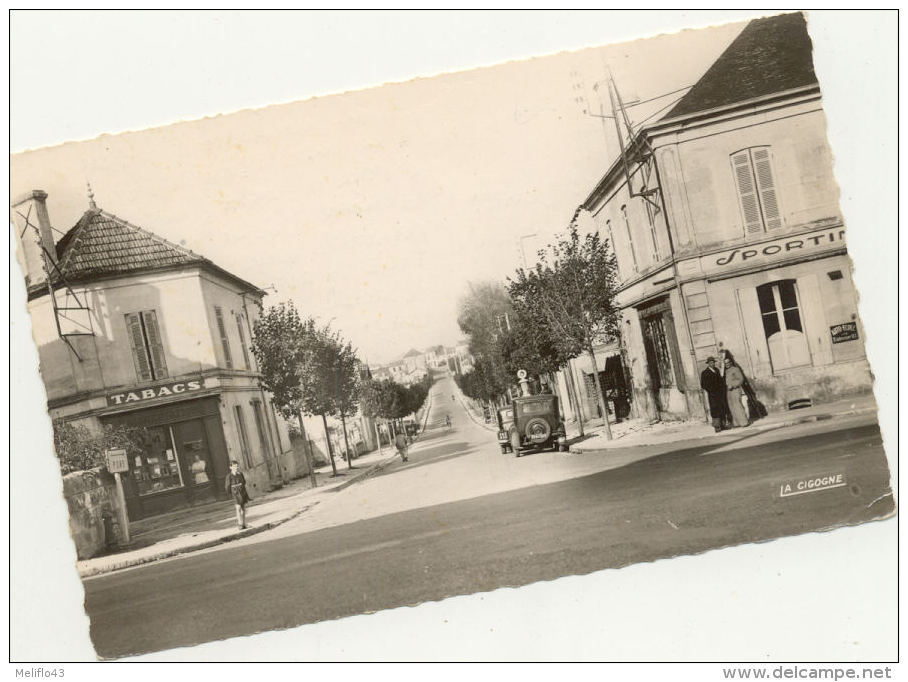 17/CPSM  - Jonzac - Avenue Gambetta - Jonzac