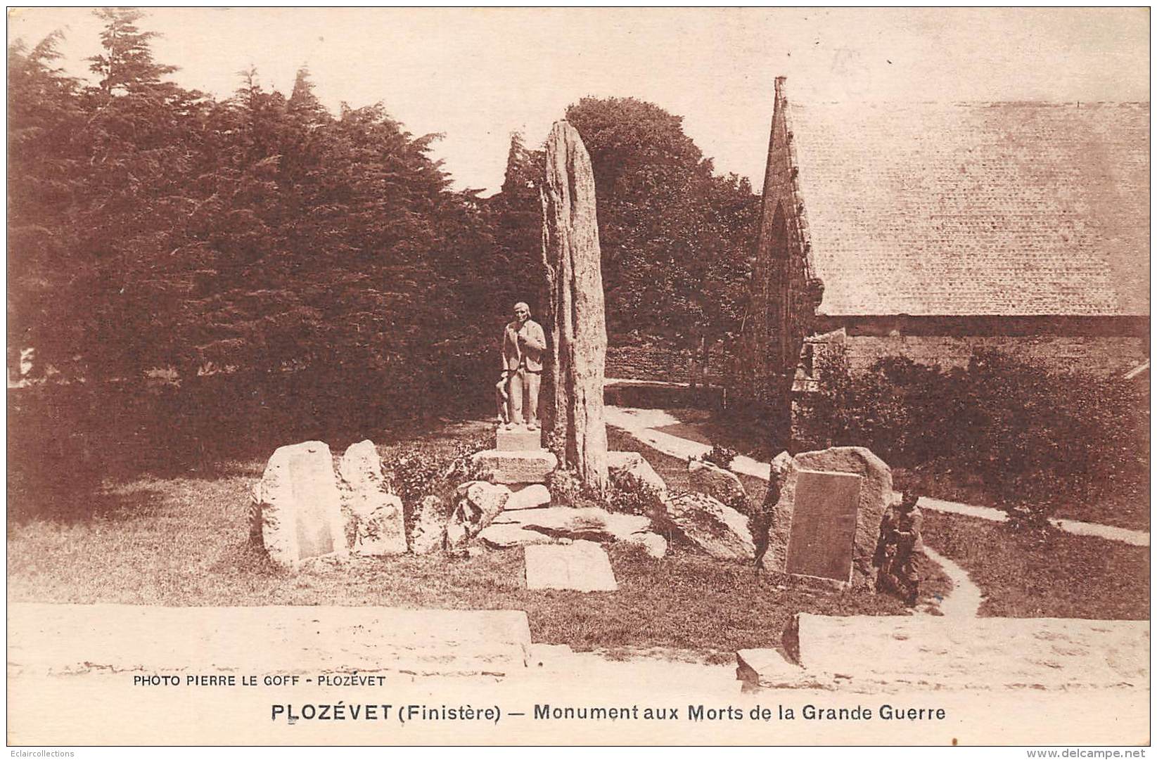 Plozévet   29      Monument Aux Morts - Plozevet