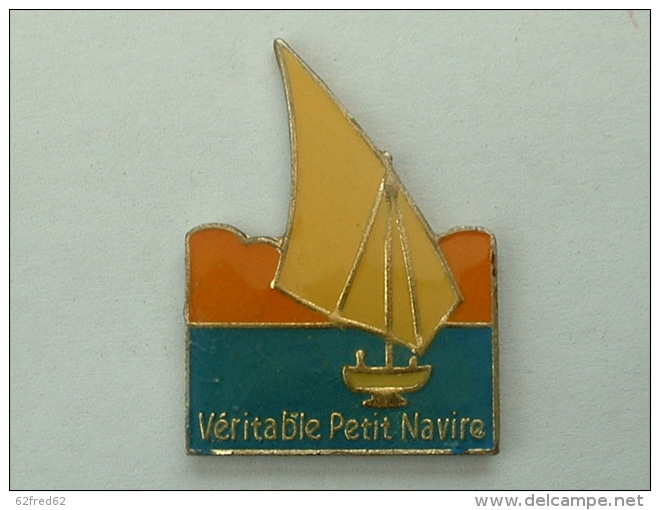 PIN´S VOILIER - VERITABLE PETIT NAVIRE - Bateaux