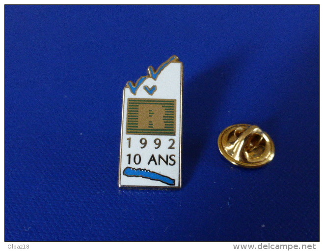 Pin's Arthus Bertrand BNP Paris - Banque - R - 1992 - 10 Ans (AC26) - Arthus Bertrand