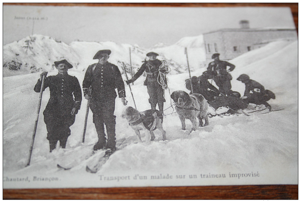 CPA Alpes Françaises Chasseurs Alpins Transport D'un Malade Dans Un Traineau Improvisé Tiré Par Des Chiens Mt Janus 2514 - Briancon