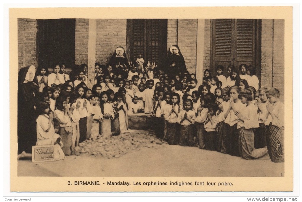 CPA - MANDALAY (Birmanie) - Les Orphelines Indigènes Font Leur Prière - Myanmar (Burma)