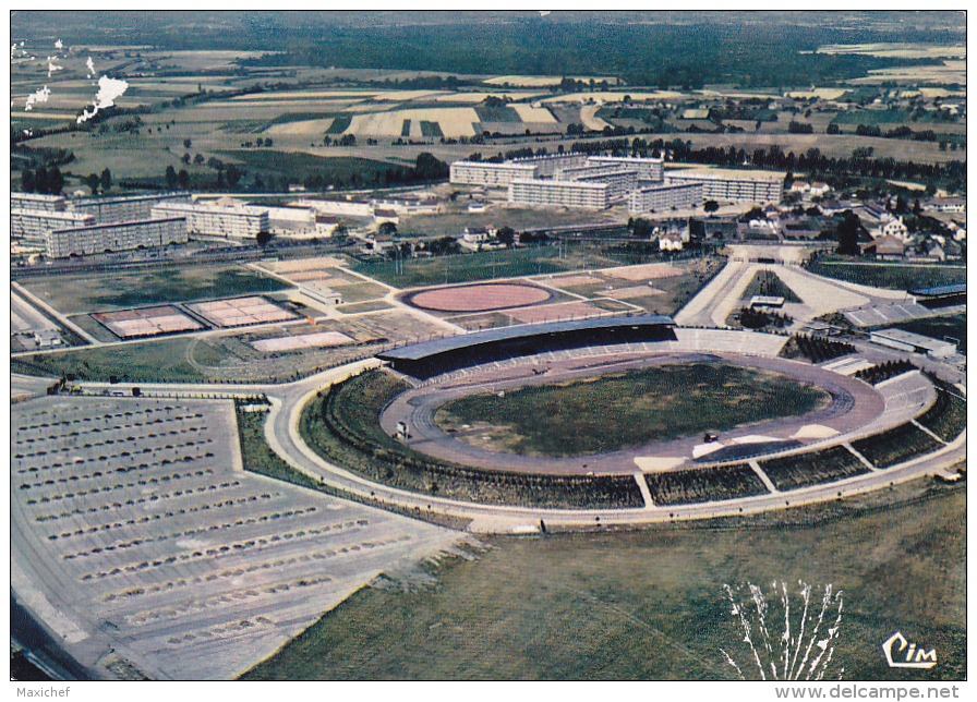 Chalon Sur Saône - Vue Aérienne Stade Léo-Lagrange (Arch. : M Calzat) &amp; Les Cités Du Stade - Pas Circulé - Chalon Sur Saone