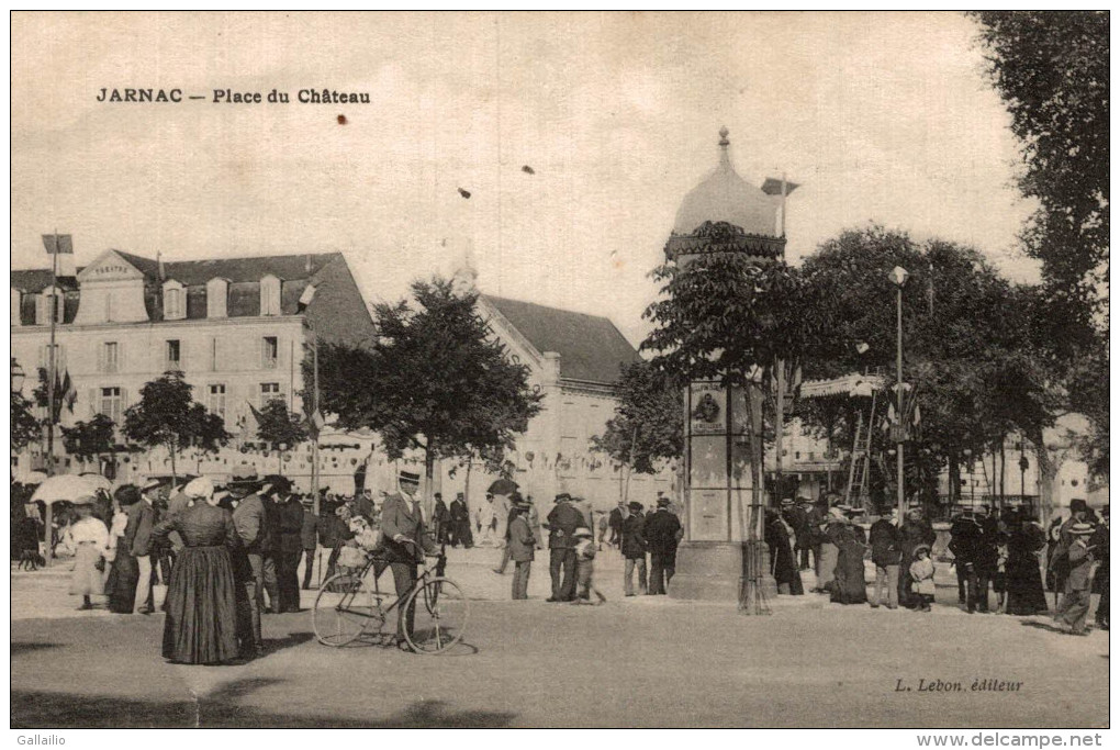 JARNAC PLACE DU CHATEAU CPA TRES ANIMEE - Jarnac