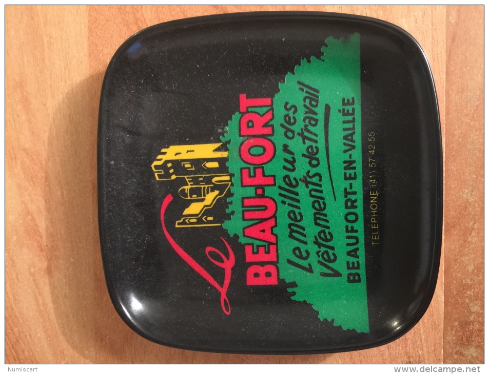 Beaufort En Vallèe Maine Et Loire 49 Cendrier Publicitaire Le Beau-fort Vêtements De Travail Mètiers Tenues Pro. - Ashtrays