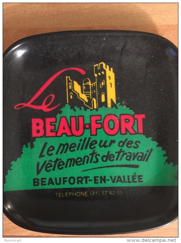 Beaufort En Vallèe Maine Et Loire 49 Cendrier Publicitaire Le Beau-fort Vêtements De Travail Mètiers Tenues Pro. - Ashtrays