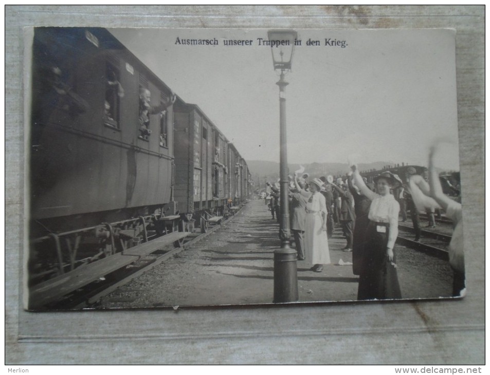 D143070 - FOTO-AK  Deutsche Soldaten  - Ausmarsch Unserer Truppen In Den Krieg- Railway Station Train WWI  Grande Guerre - Weltkrieg 1914-18