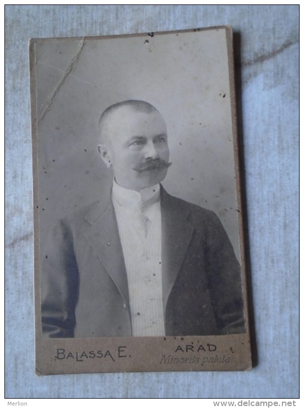 D143089 CABINET PHOTO  -Man -  Photo Atelier  E. Balassa  Arad -Minorita  Palota - Anonieme Personen