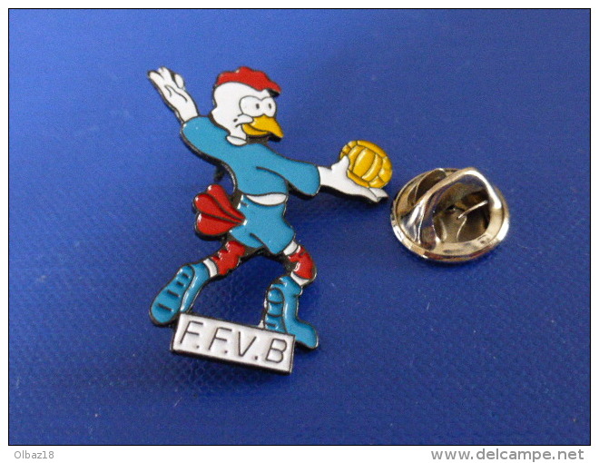 Pin´s FFVB Fédération Française De Volley Ball - Jeunes 92 - Coq Sportif (PT18) - Volleyball