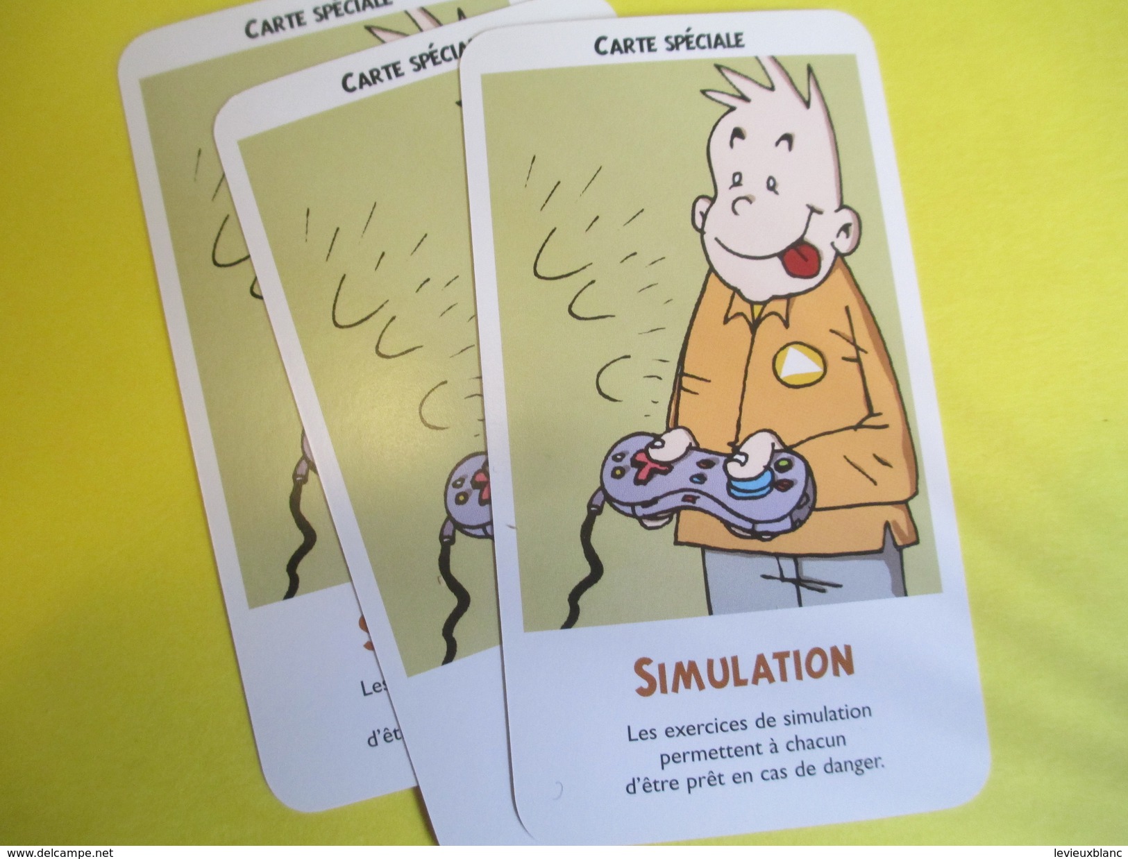 Jeux des risques naturels/"Cata.Stop"/Volcan-Foudre-Séisme-etc/Ministére de l'Ecologie et Dévelopt durable/2003     AJ13