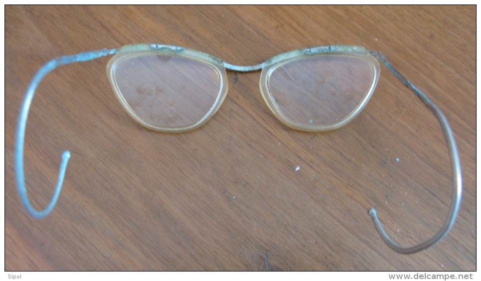 Assortiment De 7 Paires De Lunettes  De Vue Anciennes  1940 à 1960 Env  Voir Détail Et Clichés - Glasses