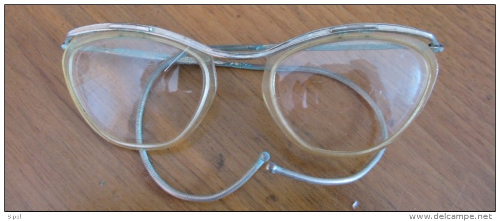 Assortiment De 7 Paires De Lunettes  De Vue Anciennes  1940 à 1960 Env  Voir Détail Et Clichés - Glasses