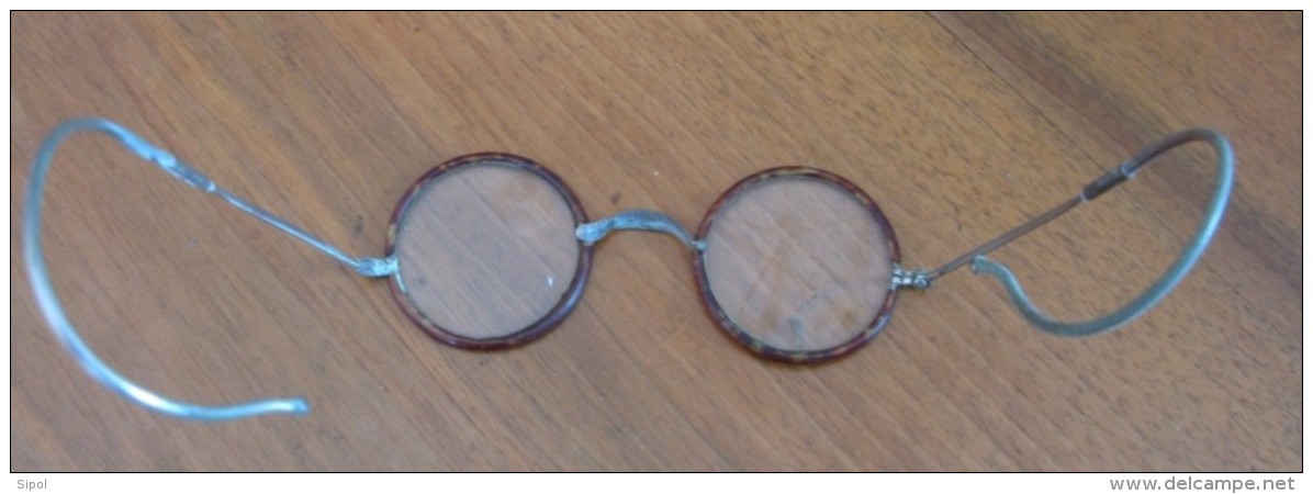 Assortiment de 7 paires de lunettes  de vue anciennes  1940 à 1960 env  Voir détail et clichés