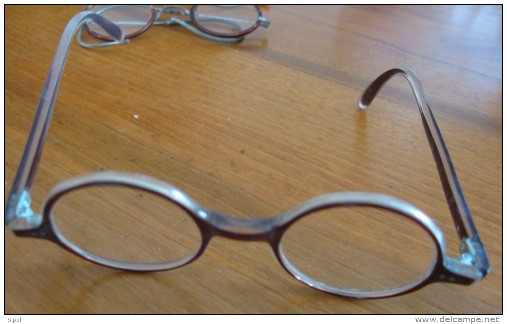 Assortiment de 7 paires de lunettes  de vue anciennes  1940 à 1960 env  Voir détail et clichés