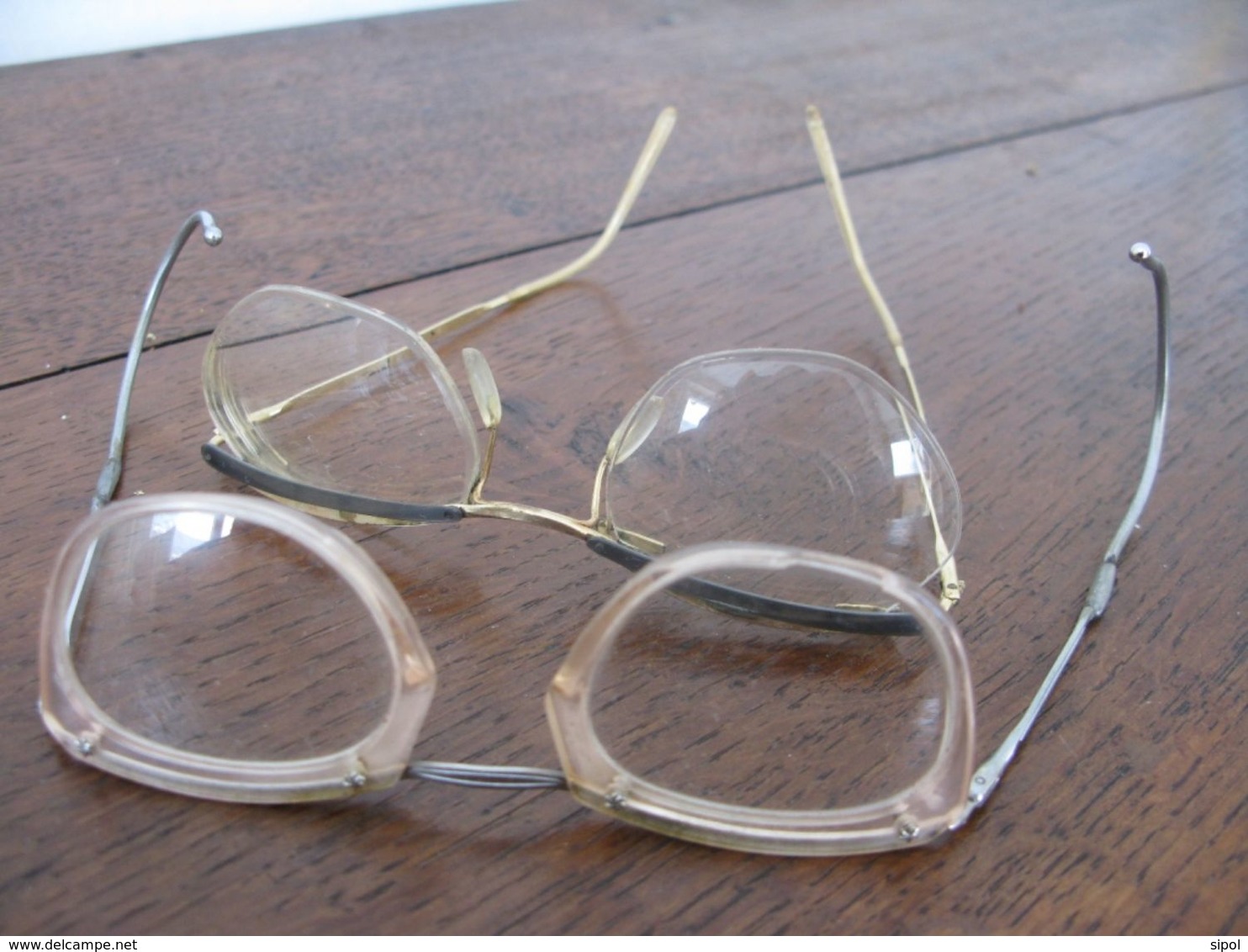 Assortiment de 7 paires de lunettes  de vue anciennes  1940 à 1960 env  Voir détail et clichés