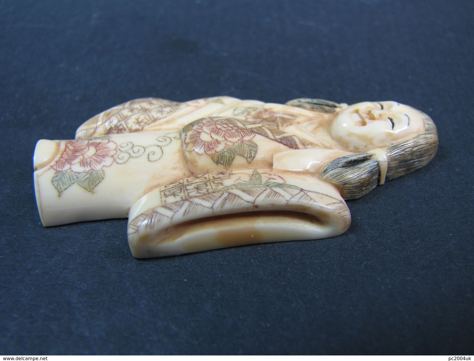 FREE SHIPPING. A Japanese Netsuke Of A Girl In Traditional Dress FREE SHIPPING. - Altri & Non Classificati