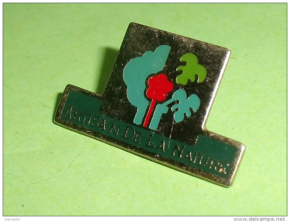 Pin's / Associations  : Artisan De La Foret   TB2i - Verenigingen