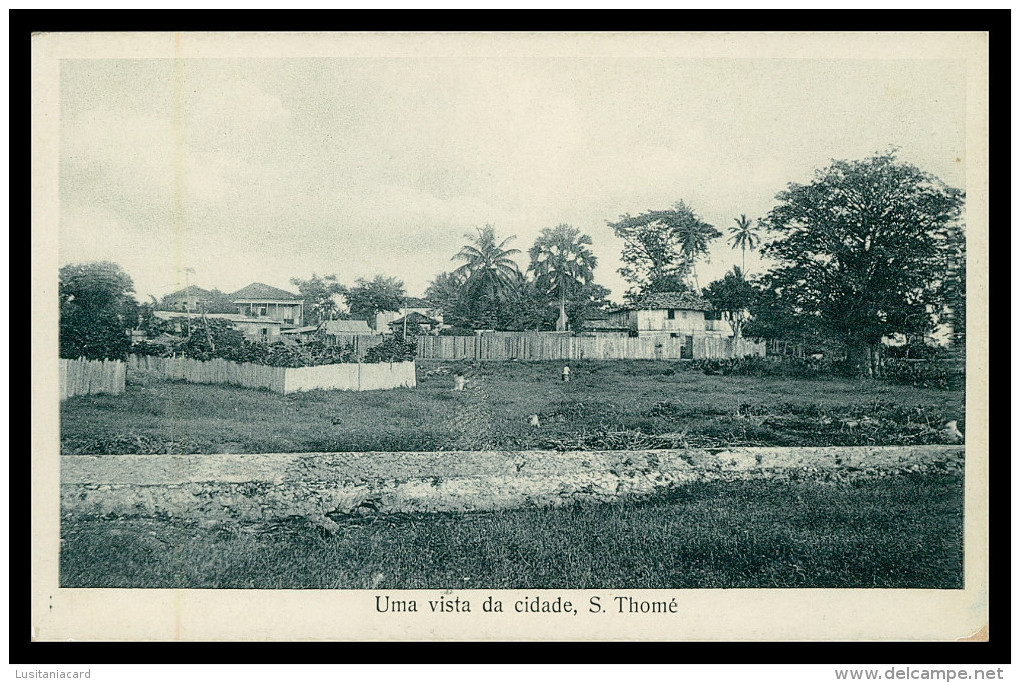 SÃO TOMÉ E PRÍNCIPE - Uma Vista Da Cidade Carte Postale - Sao Tome En Principe