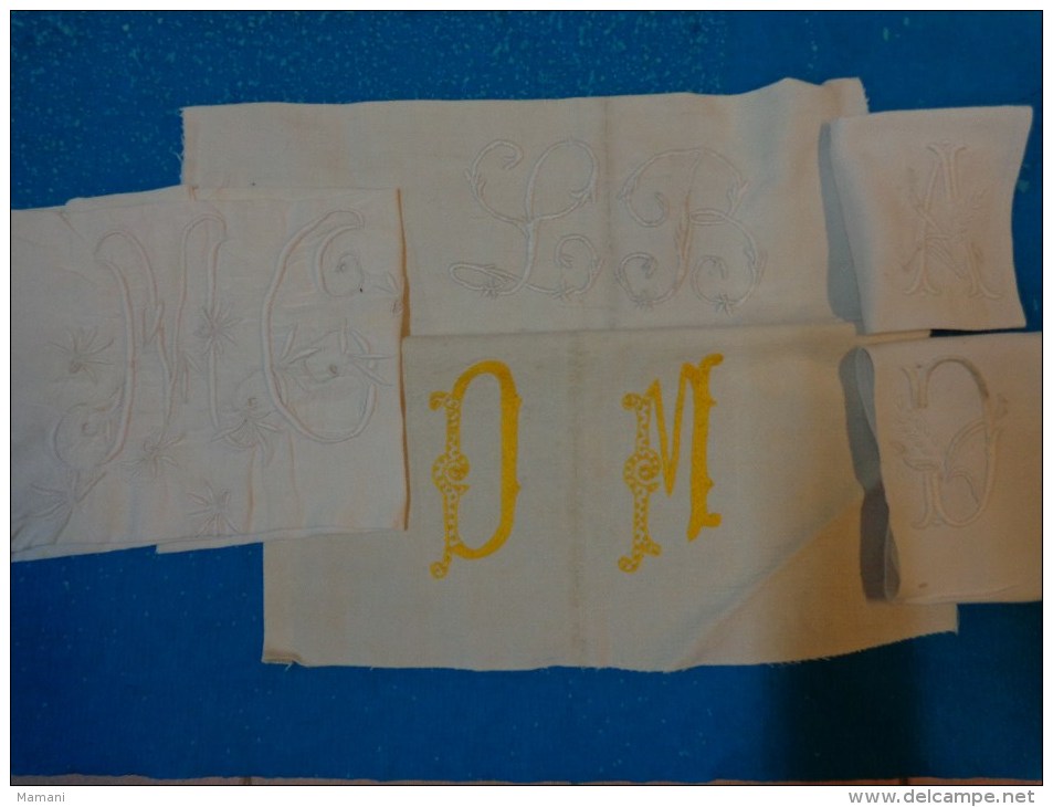 Lot De Monogrammes Decoupes Dans Des Draps -serviettes Ou Autre - Andere & Zonder Classificatie