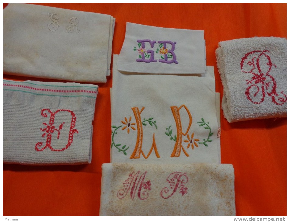 Lot De Monogrammes Decoupes Dans Des Draps -serviettes Ou Autre - Andere & Zonder Classificatie