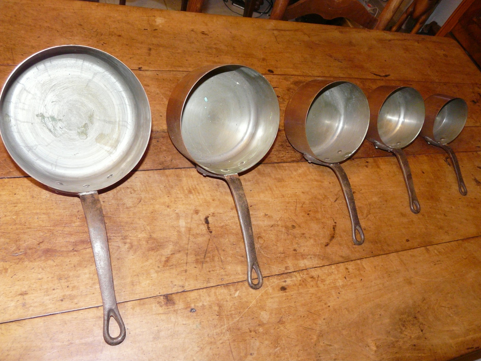 SERIE DE CASSEROLES 5 + Une Grande  CUIVRE ANCIENNE - Cuivres