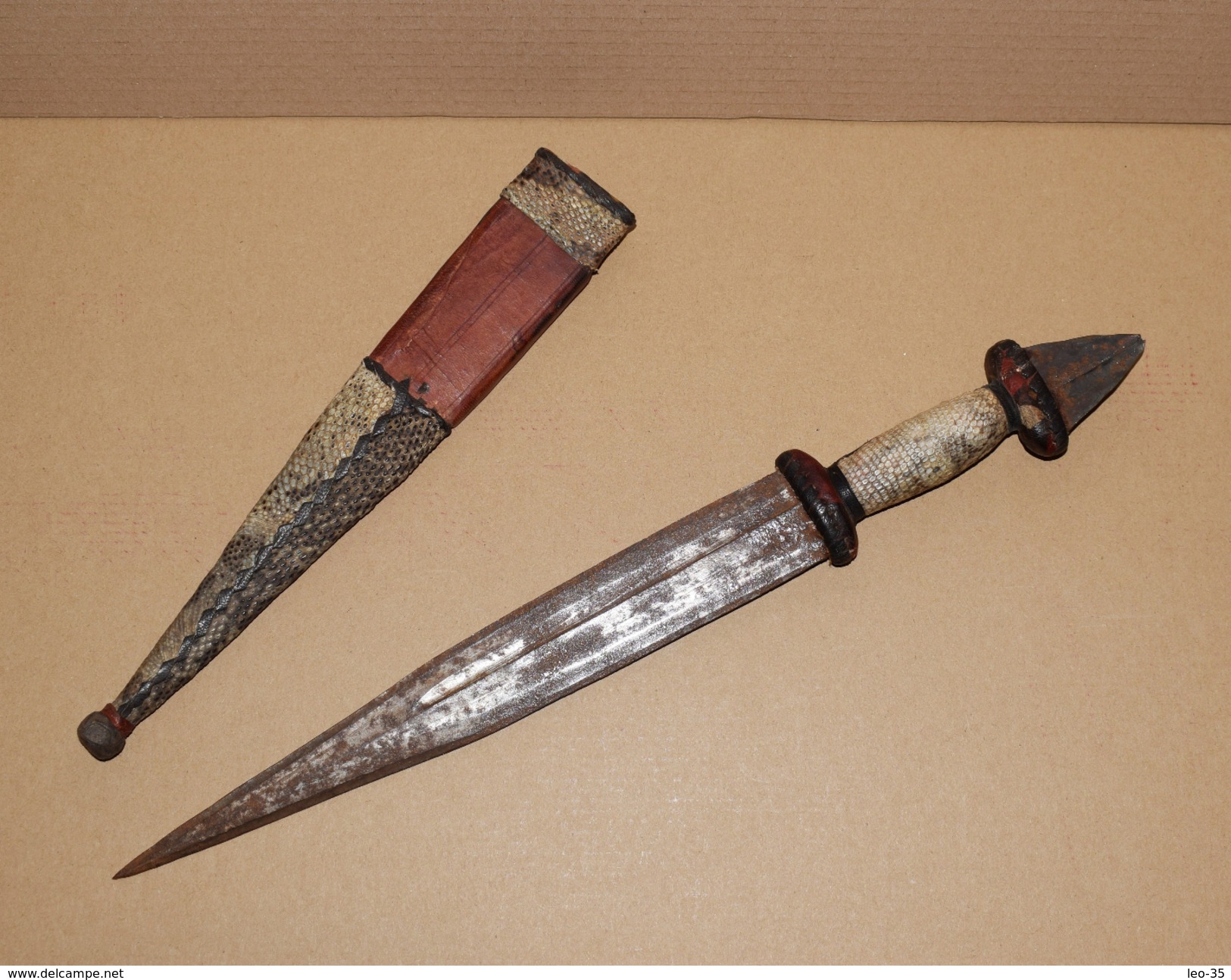 Couteau Africain Poignard Fourreau En Cuir Et Peau De Serpent Ou Lézard - 41 Cm - Armas Blancas