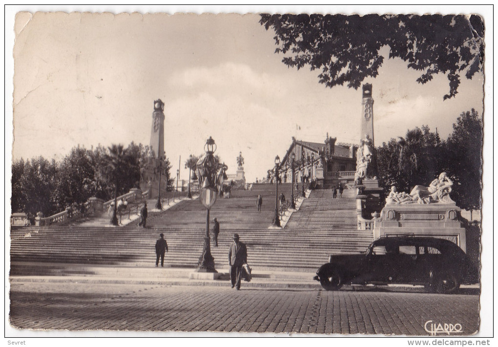 MARSEILLE. - L´Escalier Monumental.  Beau Plan De Voiture Stationnée. CPM Rare - Quartier De La Gare, Belle De Mai, Plombières