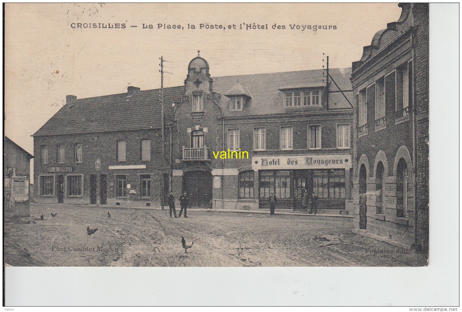 Croisilles    La Place  La Poste Et  L Hotel Des Voyageurs - Croisilles