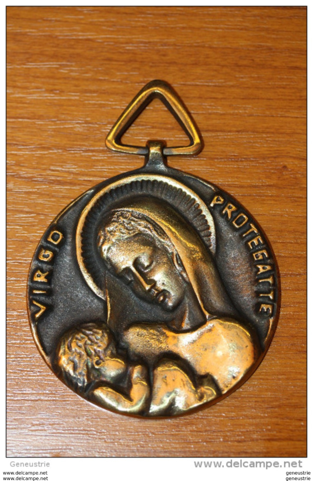 Très Gros Médaillon Bronze "Virgo Protegatte / Vierge à L'Enfant" Pendentif Médaille Religieuse - Religious Medal - Religion & Esotérisme