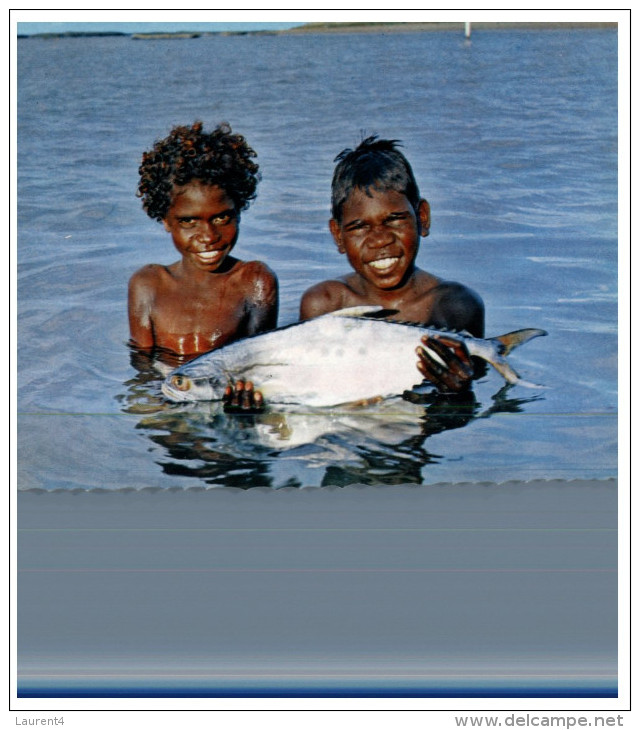 (5001) Australian Aboriginal Children With Fish - Aborigeni