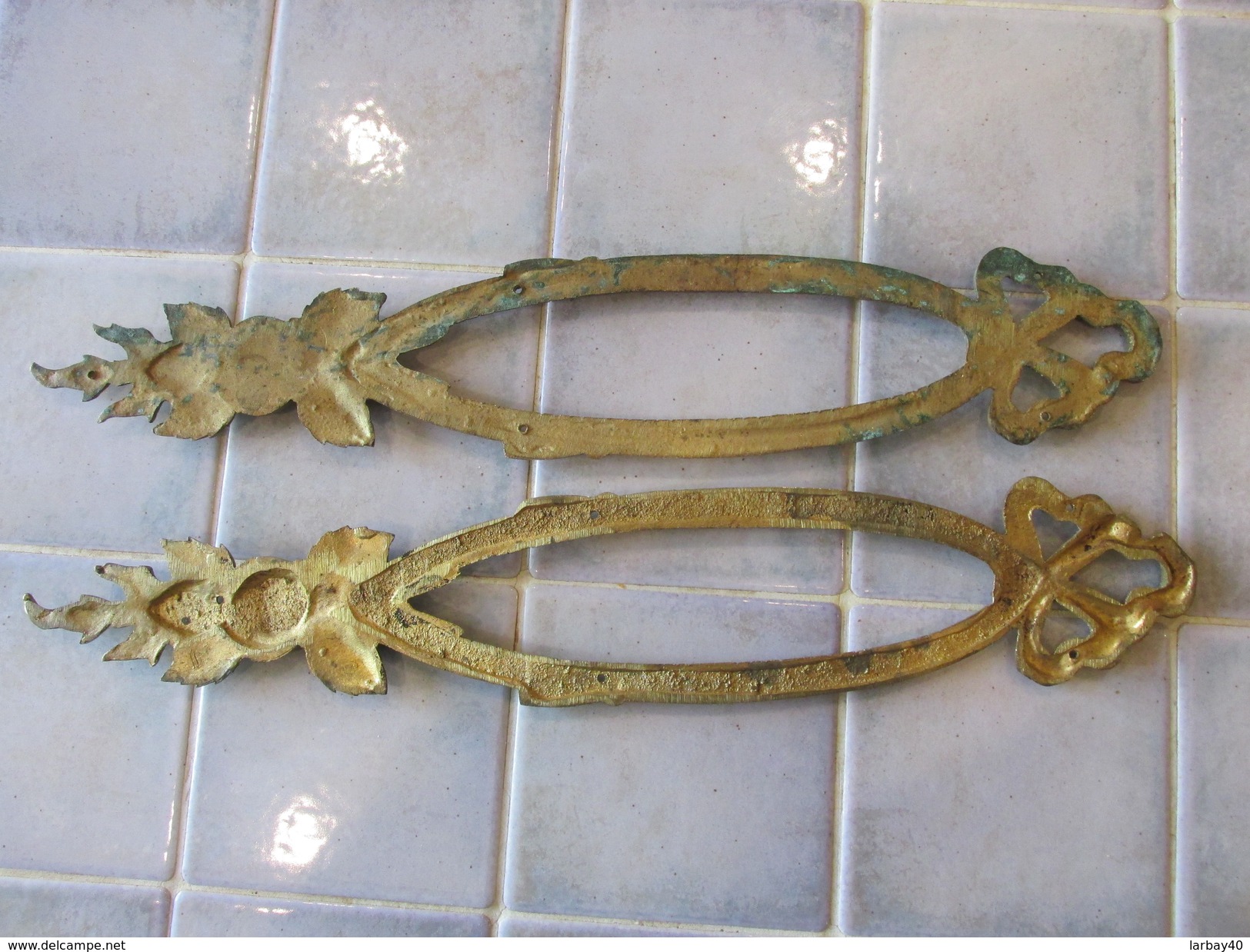 1 Paire De Bronze De Meuble Ancien - Bronces