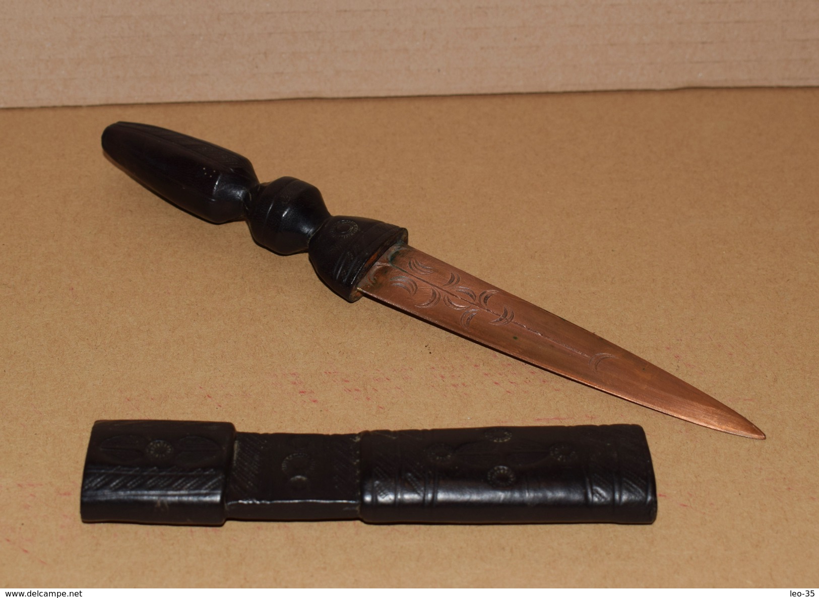 Petit Couteau Poignard Africain étuis En Cuir Décoré  - Origine Inconnue - 22.5 Cm - Knives/Swords