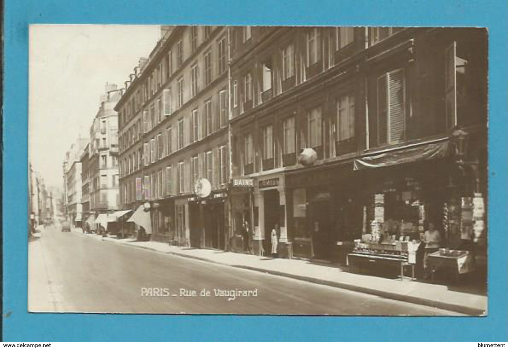 CPSM - Marchand De Cartes Postales Rue De Vaugirard PARIS - Straßenhandel Und Kleingewerbe