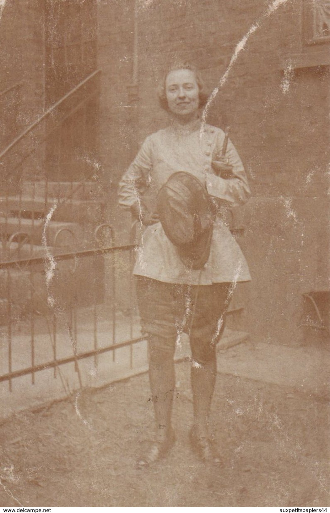 Carte Photo Originale Escrime - Sport De Combat - L'escrimeuse Et Son épée à Poignée Droite - Fleuret, Sabre En 1921 - Sports