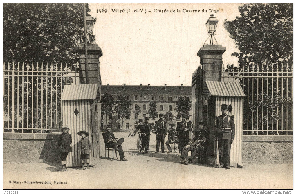 VITRE ENTREE DE LA CASERNE DU 70 EME - Vitre