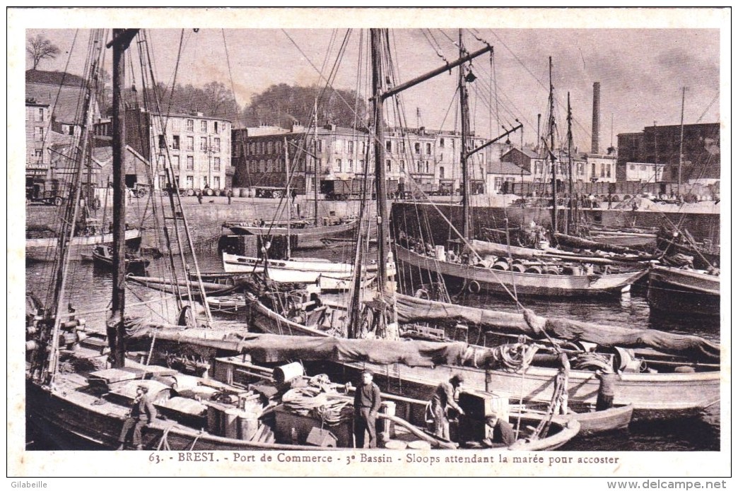 29 - Brest  - Port De Commerce -  Sloops Attendant La Marée Pour Accoster - Brest