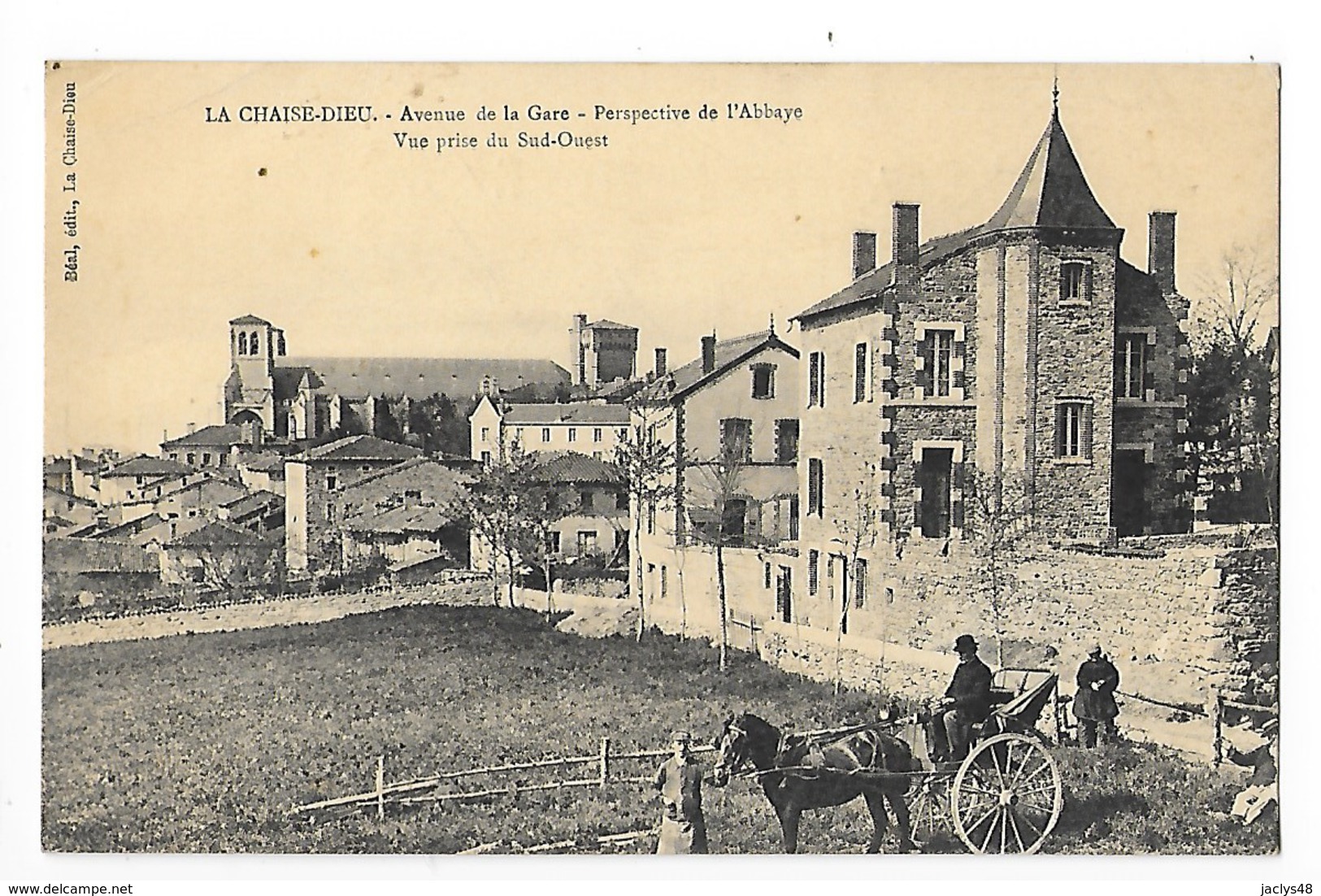 LA CHAISE-DIEU  (cpa 43)  Avenue De La Gare, Perspective De L'Abbaye -   - L 1 - La Chaise Dieu