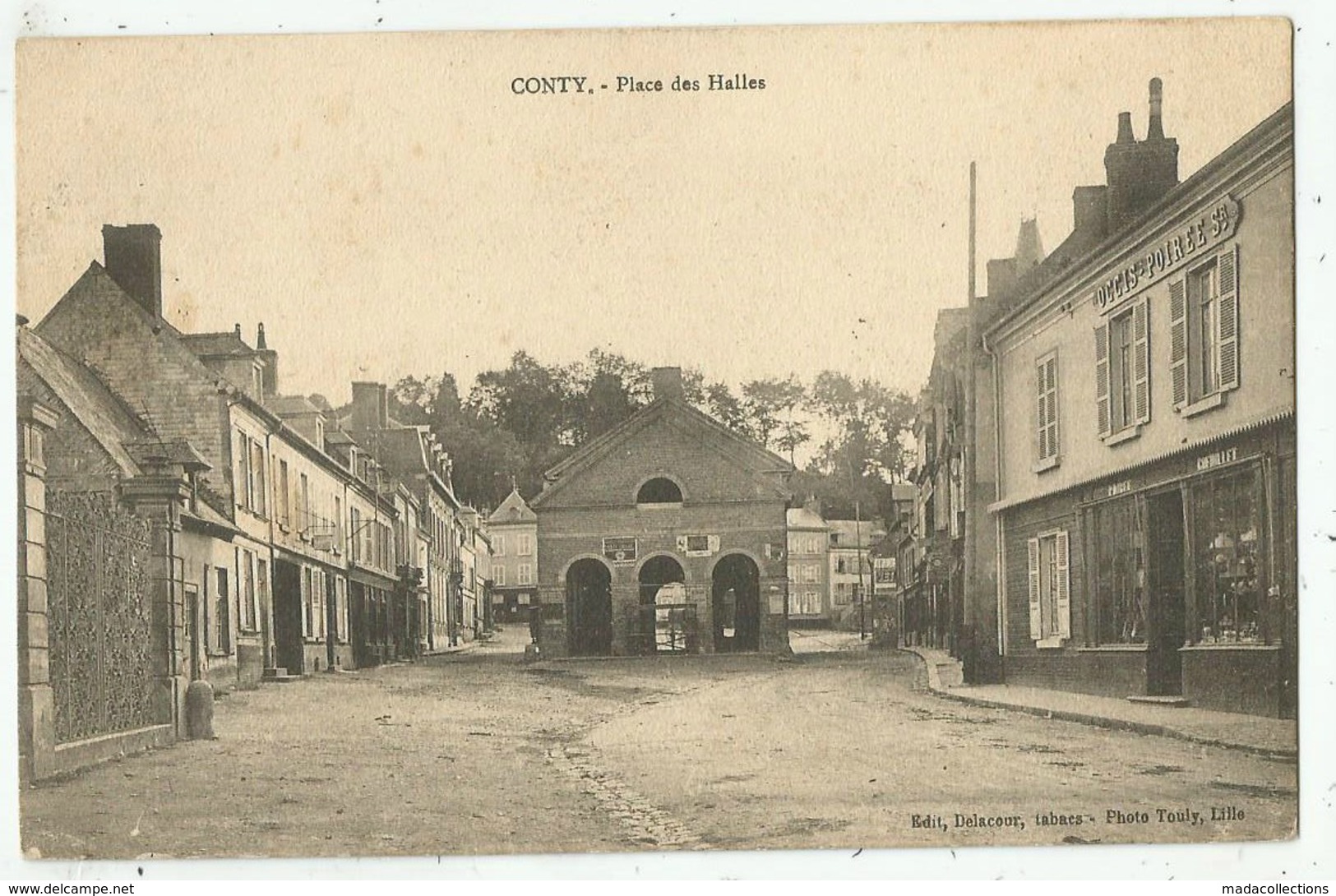 Conty  (80.Somme) La Place Des Halles - Conty