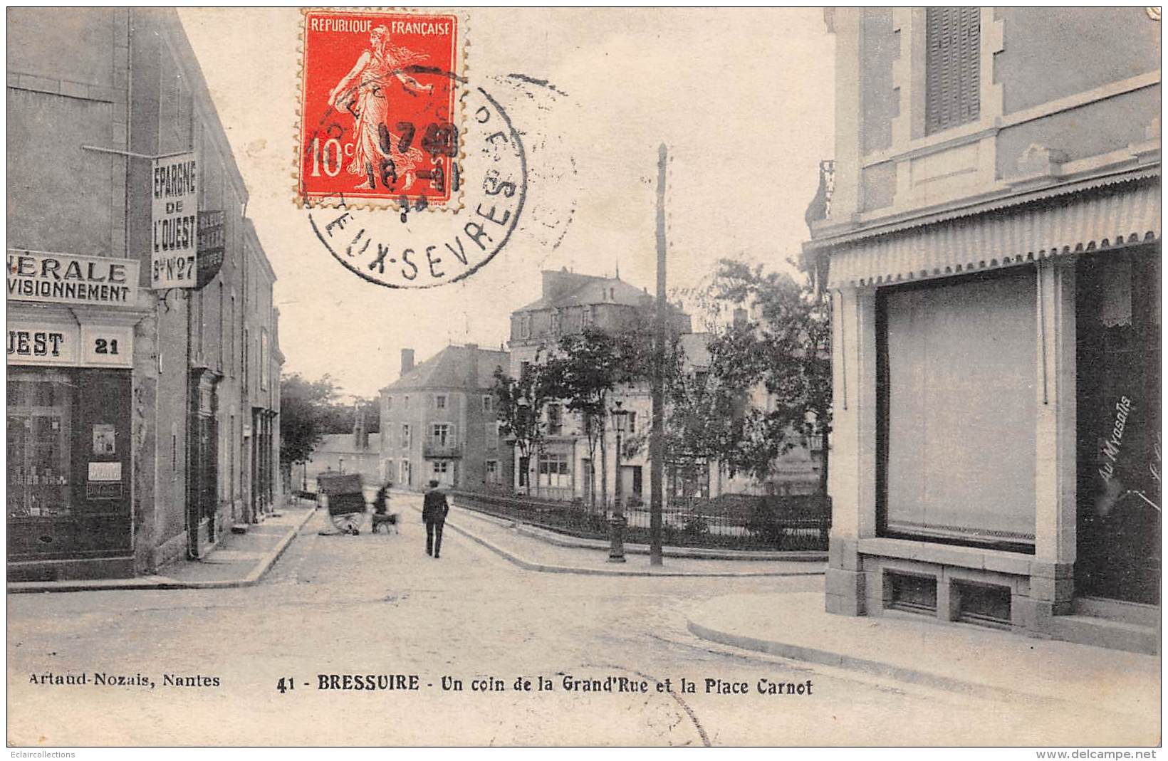 Bressuire     79     La Place Carnot     (attelage De Chien En Petit Plan) - Bressuire