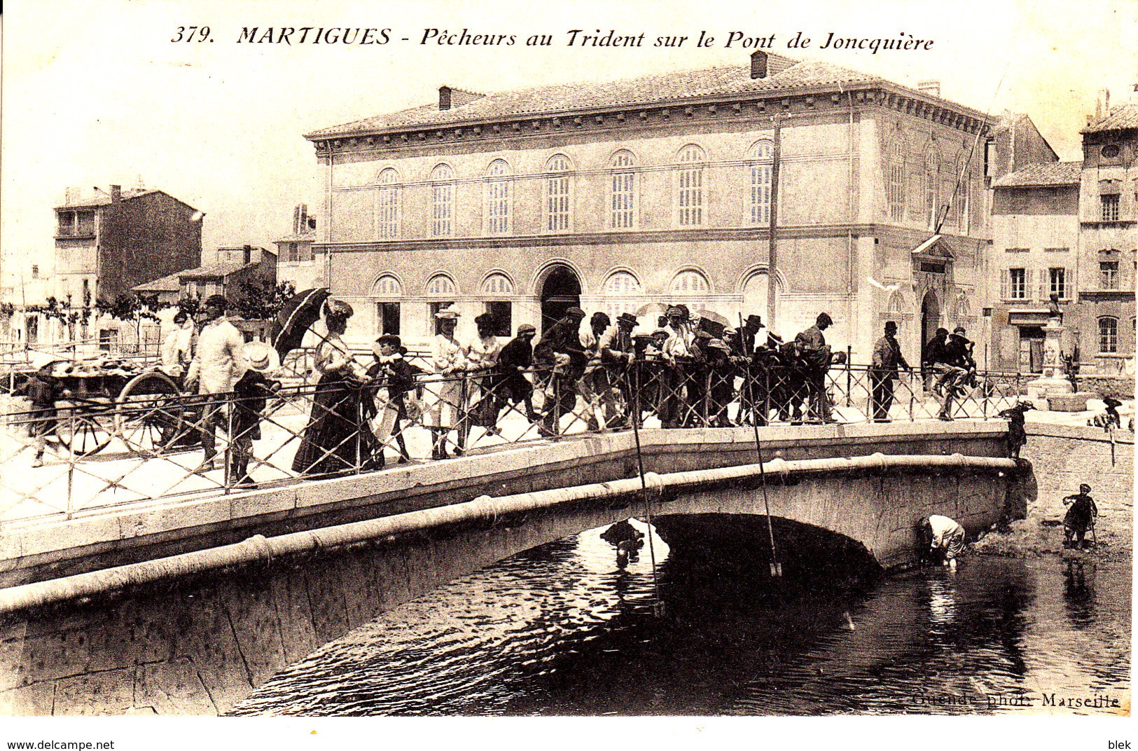 13. Bouches Du Rhone  . Martigues : Pécheurs Au Trident  Sur Le Pont De Joncquière . - Martigues