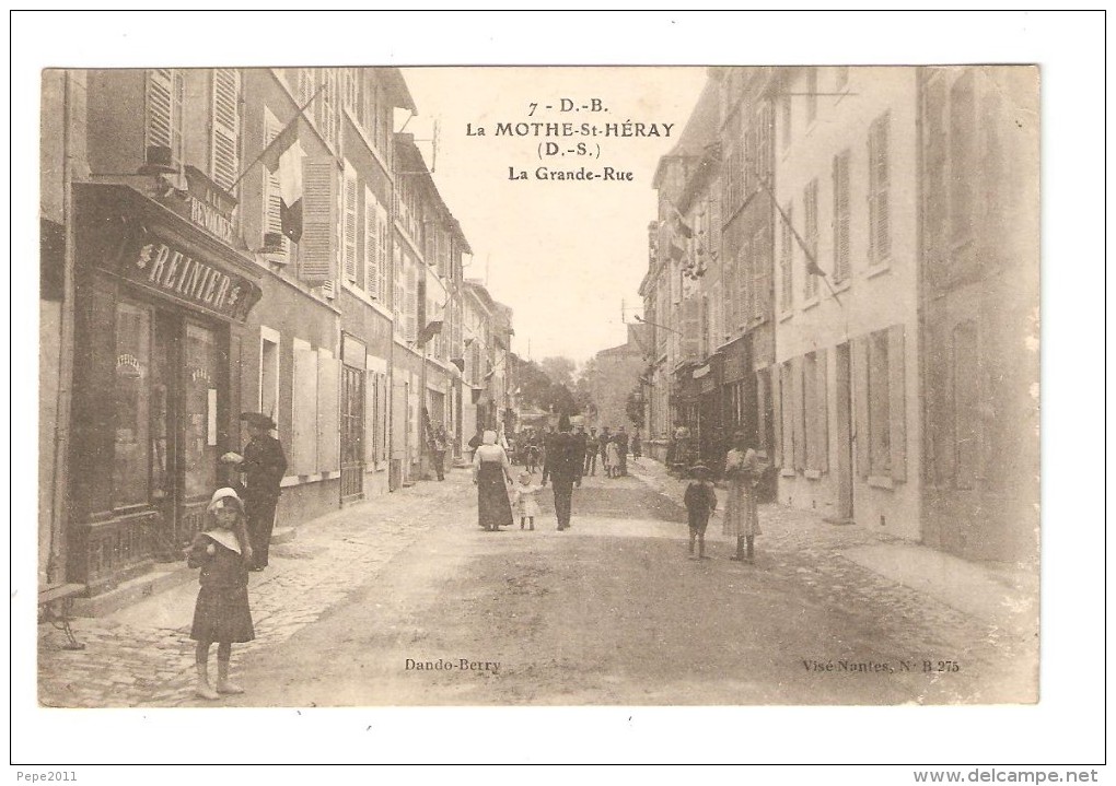 CPA 79 LA MOTHE SAINT HERAYE Grande Rue Animation Maisons Magasins - La Mothe Saint Heray