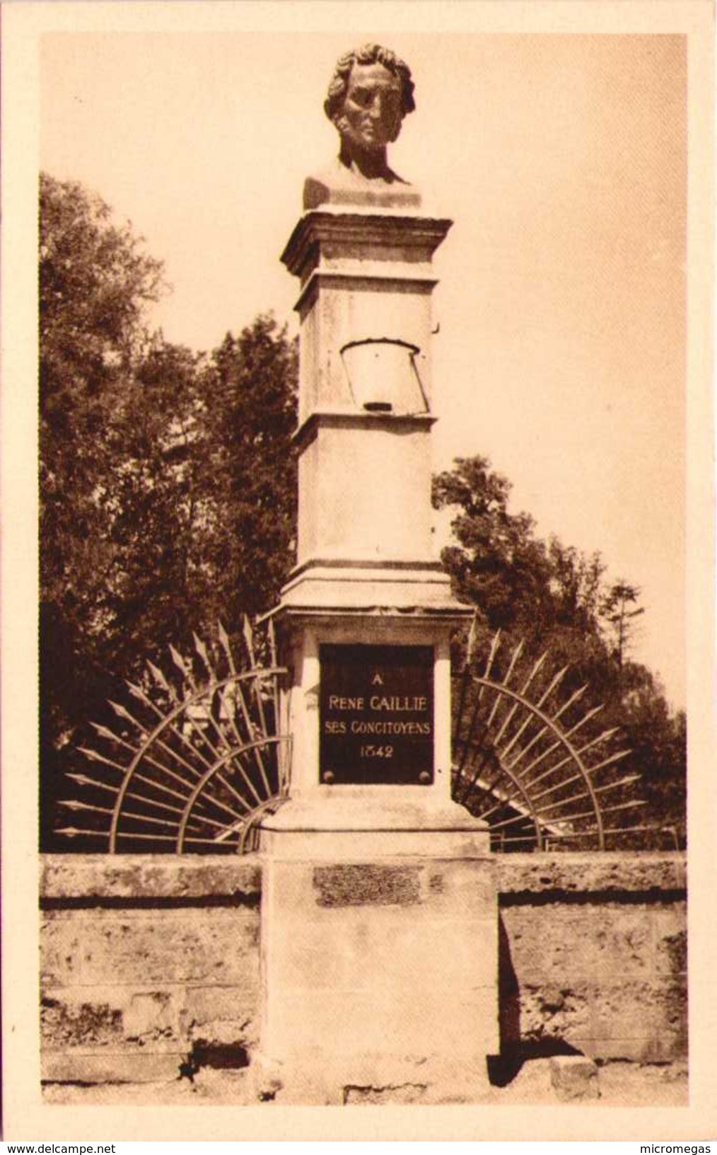 MAUZE-sur-le-MIGNON - Le Buste De René Caillié - Mauze Sur Le Mignon