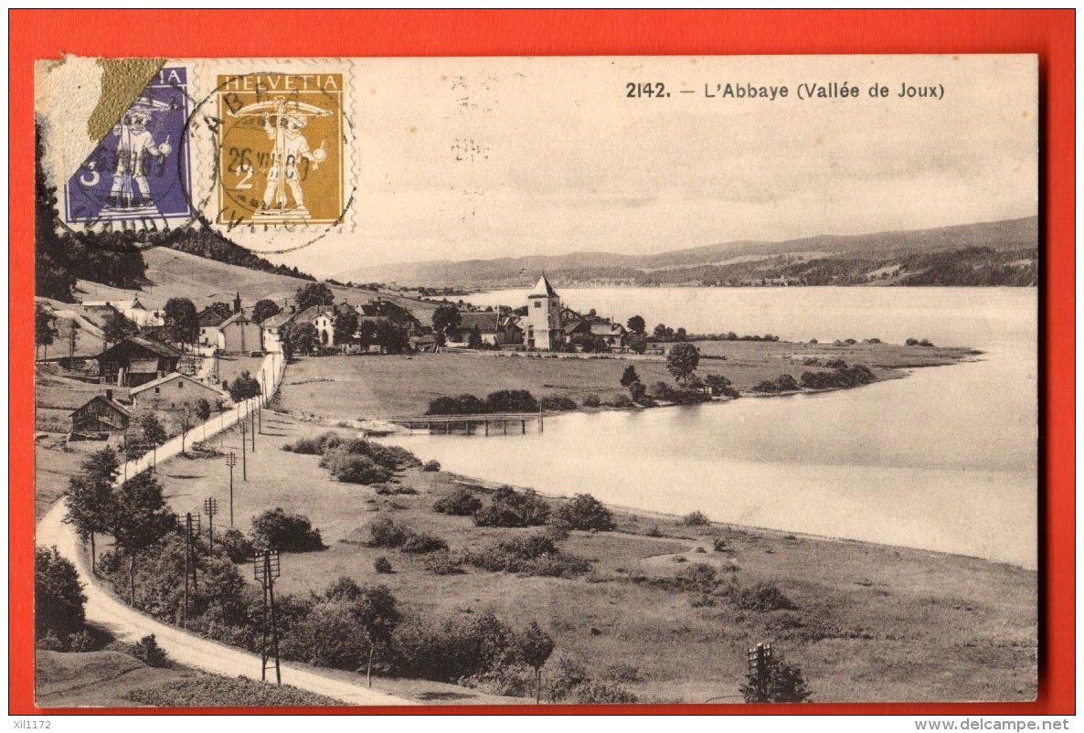 FIZ-32 L'Abbaye En Gros Plan, Vallée De Joux.  Cachet Frontal 1909, Collage Sur Le Timbre. - L'Abbaye